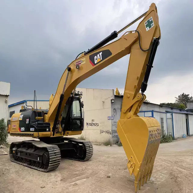 تستخدم CAT 325DL حفارات CAT آلات نقل الأرض CAT 320 320D حفارة