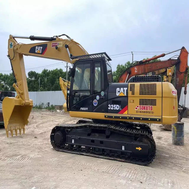 تستخدم CAT 325DL حفارات CAT آلات نقل الأرض CAT 320 320D حفارة