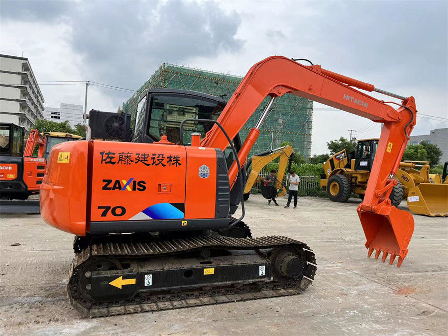 حفرة هيتاشي ZX70 مستعملة زاكسيس70 حفرة صغيرة حركة الأرض اللون الأحمر