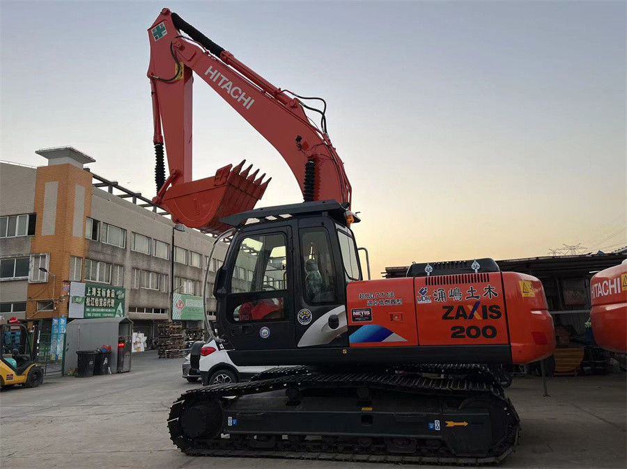 اليابان المستخدمة 2021 سنة حفر هيتاشي ZX200 حالة ممتازة اللون الأحمر