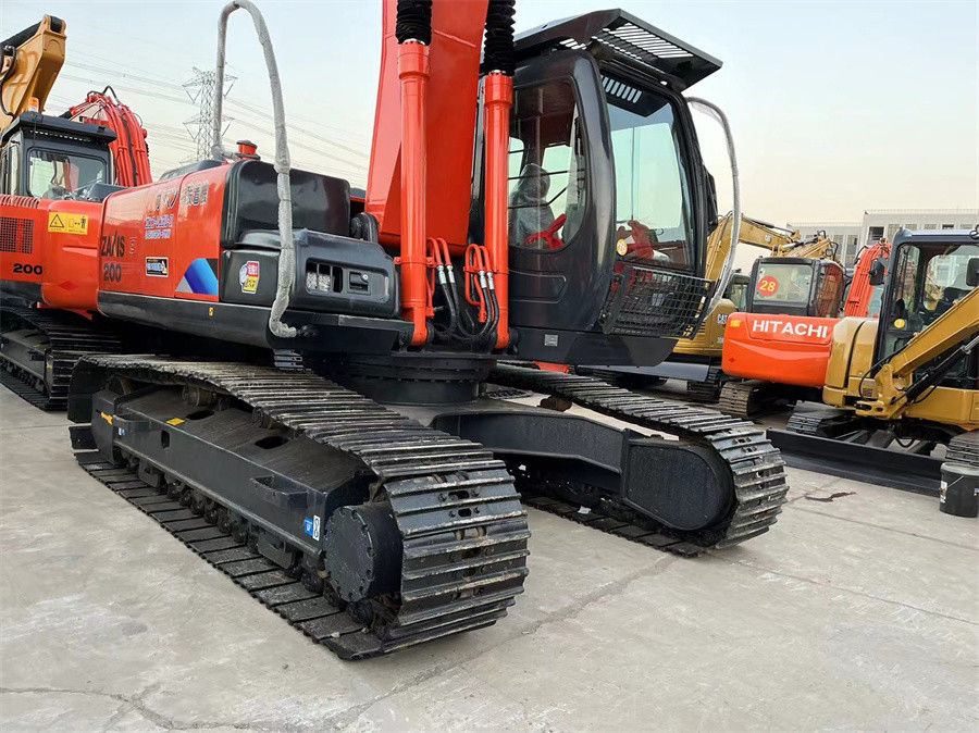 اليابان المستخدمة 2021 سنة حفر هيتاشي ZX200 حالة ممتازة اللون الأحمر