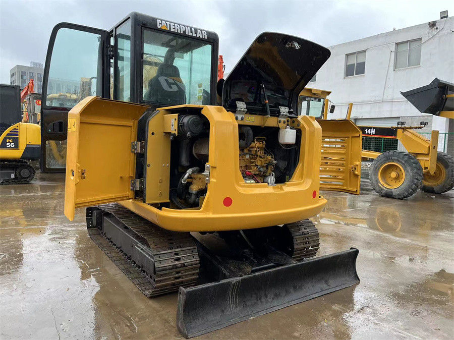 حفرة صغيرة CAT 305.5E2 حفرة هيدروليكية مستعملة وزن 5 أطنان مع شفرة