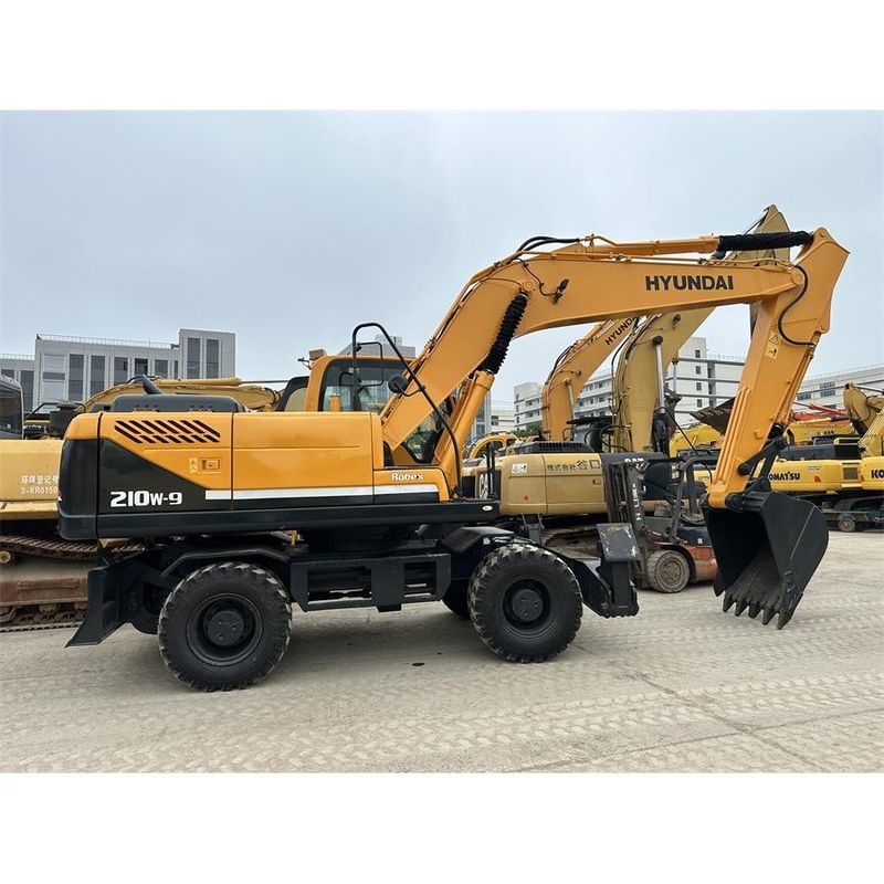 1900 Rpm Cummins QSB6.7 الحفر الهيدروليكي مع 162 KN قوة تمزيق / 1.3 M3 سعة دلو