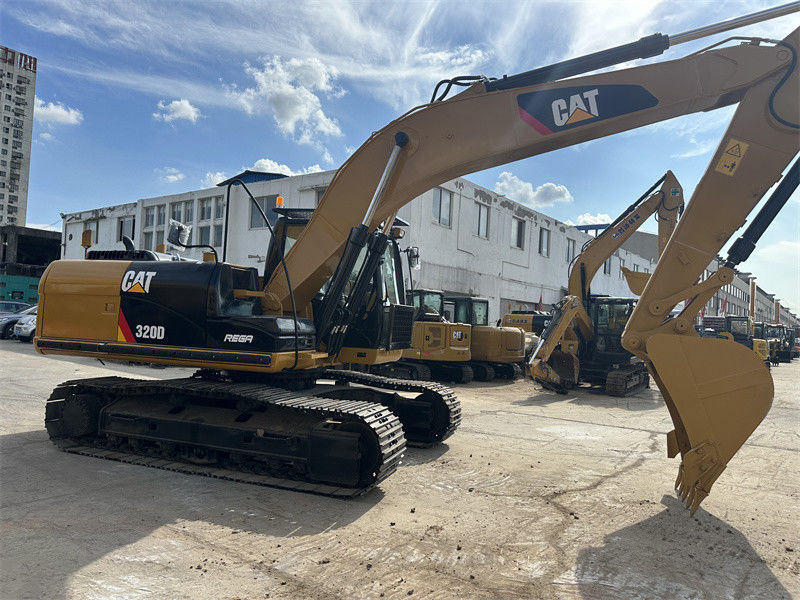 الحفارات المستخدمة Cat 320D الحفارات المستخدمة مع سعة دلو 1 M3