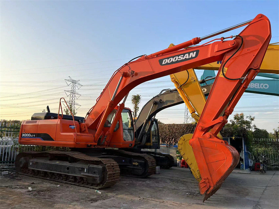 الحفرة المتوسطة المستخدمة Doosan DH300 30 طن ]Doosan DH300LC-7 الحفرة الزحفية
