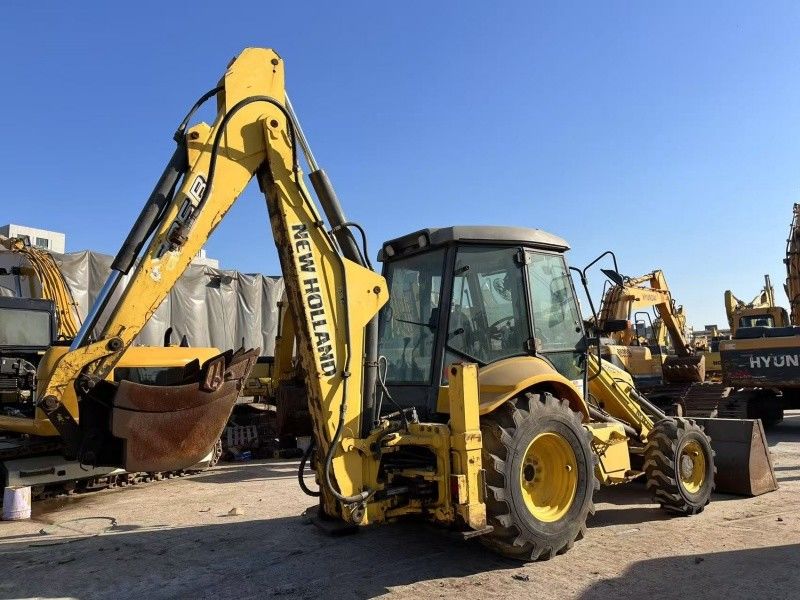 اللون الأصلي New Holland LB85 شاحن الحفر الرابع في حالة جيدة