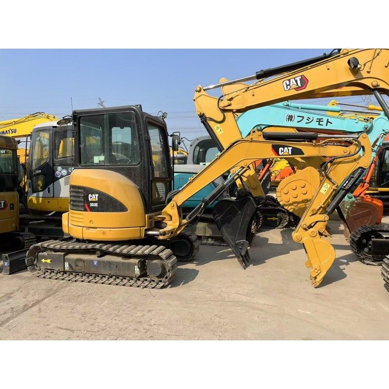 حفرة صغيرة CAT 303E مستعملة لمواقع البناء الصغيرة والمساحات الضيقة