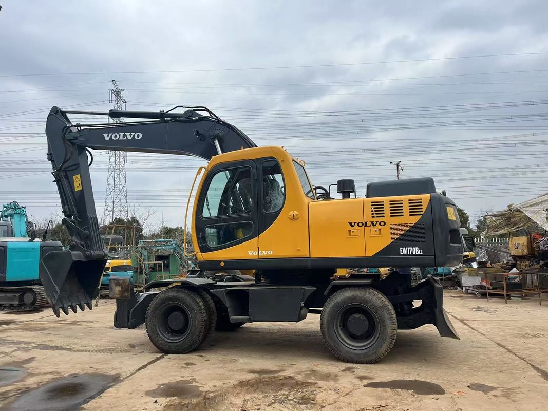 حفرة عجلة Volvo EW170 ذات الأداء العالي مستعملة حفرة عجلة Volvo ذات 17 طن