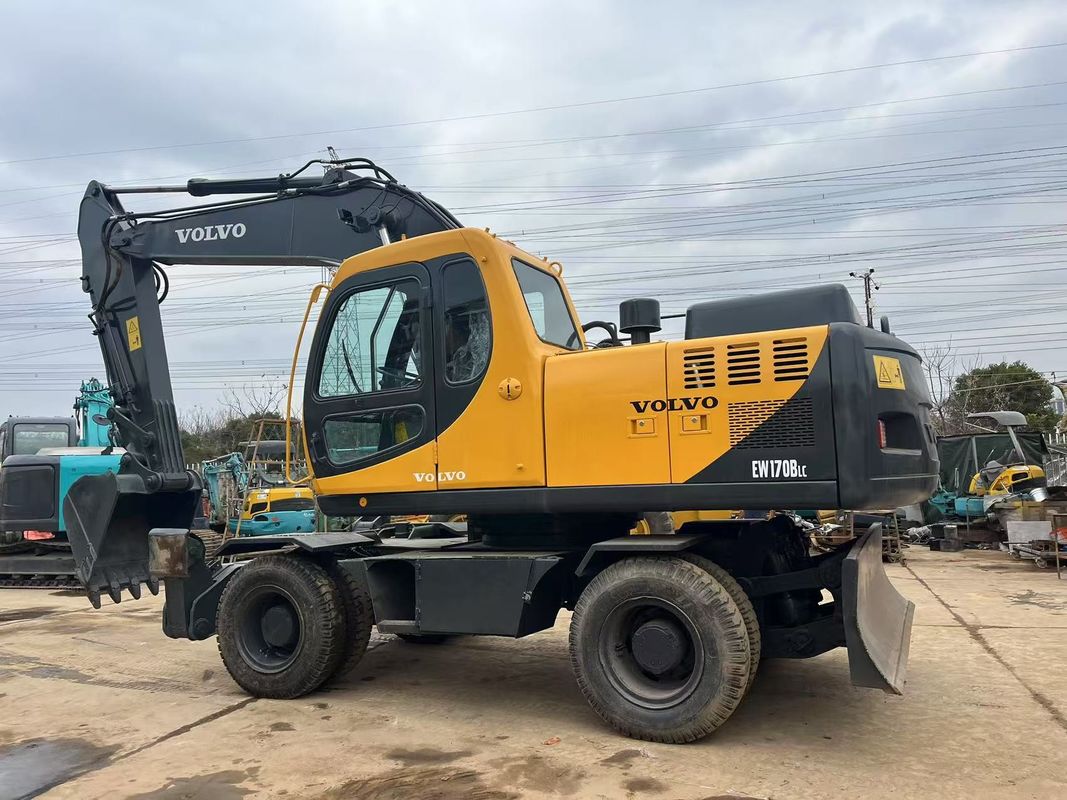 حفرة عجلة Volvo EW170 ذات الأداء العالي مستعملة حفرة عجلة Volvo ذات 17 طن