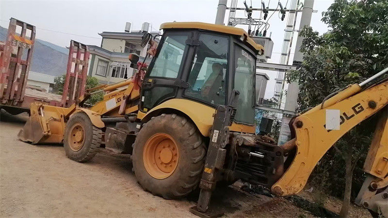 أصل SDLG B877 مستعمل محمول الحفر مع دلو منقسم يد ثانية SDLG محمول الحفر مع عجلات