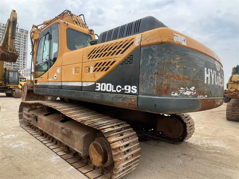 حفارة هيونداي R300LC-9S مستعملة للبيع بحالة جيدة وجاهزة للعمل