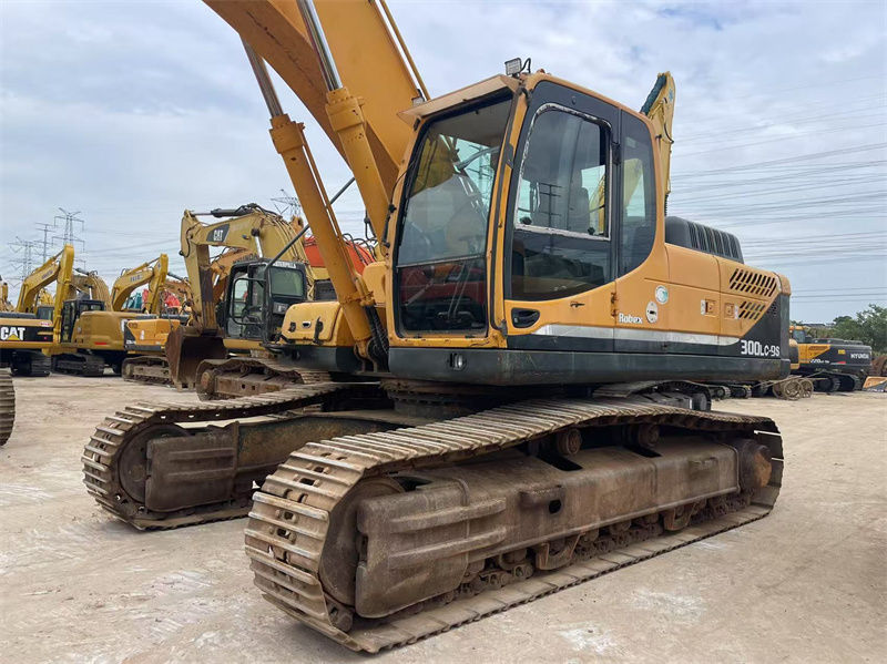 حفارة هيونداي R300LC-9S مستعملة للبيع بحالة جيدة وجاهزة للعمل