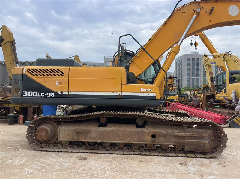 حفارة هيونداي R300LC-9S مستعملة للبيع بحالة جيدة وجاهزة للعمل