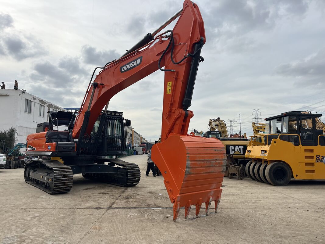 حفارة هيدروليكية مستعملة من طراز Doosan DX340LC-9C بمحرك بقوة 184 كيلو واط وسعة جرافة 1.5 متر مكعب لأعمال الحفر