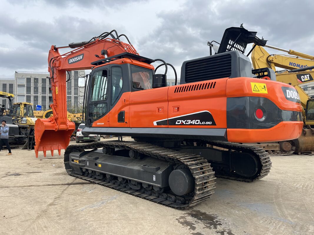 حفارة هيدروليكية مستعملة من طراز Doosan DX340LC-9C بمحرك بقوة 184 كيلو واط وسعة جرافة 1.5 متر مكعب لأعمال الحفر