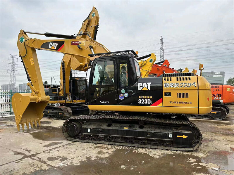 الحفارة Caterpillar المستخدمة Cat 320DL آلة متوسطة الحجم مصممة لفترات طويلة منخفضة من وقت التوقف وفي ظروف عمل مختلفة