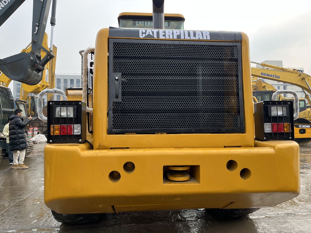 شاحنة عجلات CAT 966H مستعملة ذات قوة انفجار عالية وحركة محرك قوية تقدم أداء في البيئات الصناعية القاسية