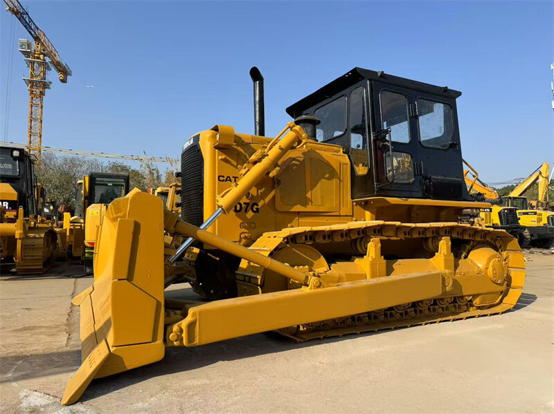 الجرافة الأصلية المستخدمة CAT D7G مع 3306 محرك، 20230kg الوزن التشغيلي، وشفرة منحنية مستقيمة